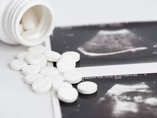 В РПЦ объяснили, что таблетка для прерывания беременности приравнивается к аборту